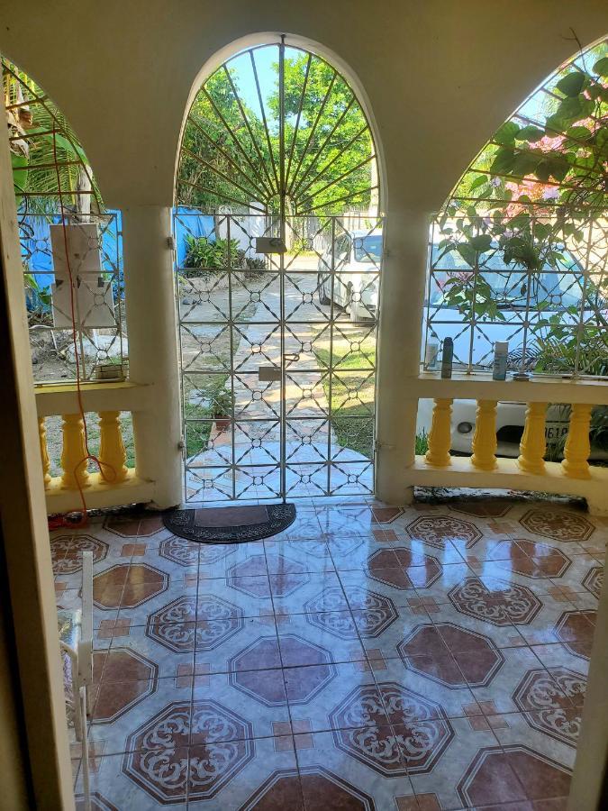 Fay Guest House Negril Bagian luar foto
