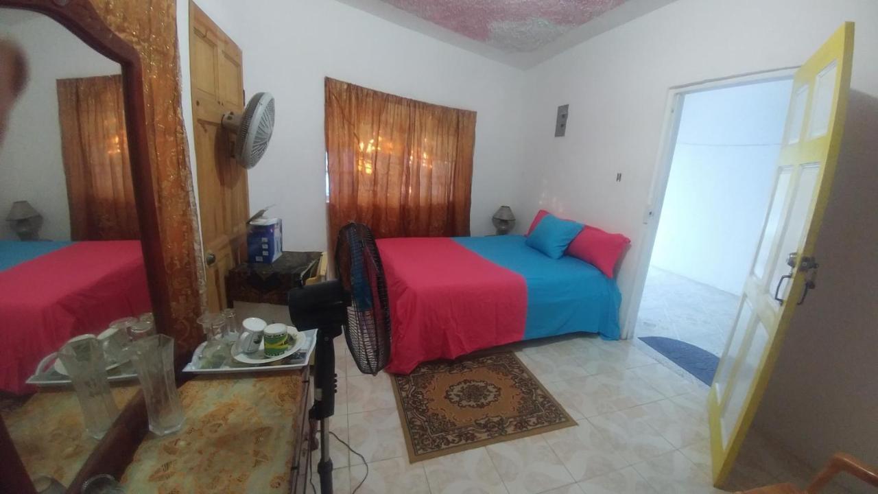 Fay Guest House Negril Bagian luar foto