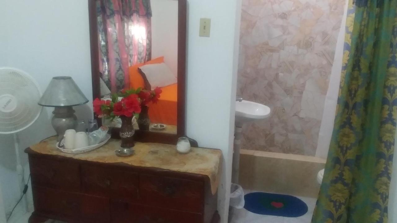 Fay Guest House Negril Bagian luar foto